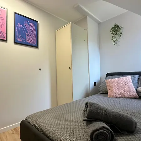 בית אירוח Future - 10 Minutes To Old Town